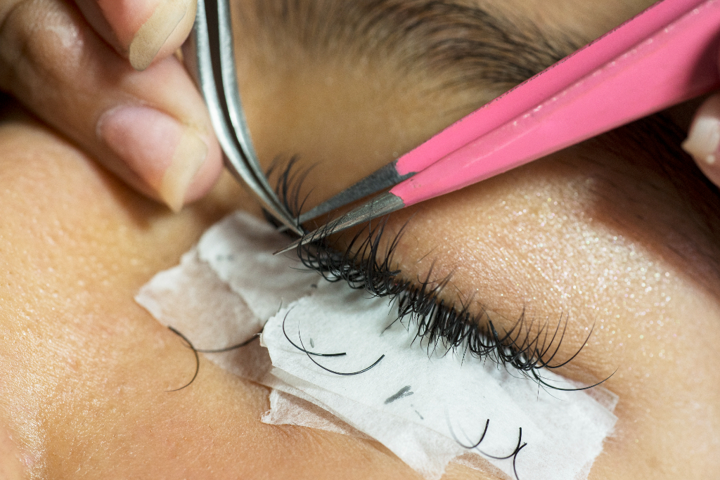 Itchy And Swollen Eyelid Beauty Tips 